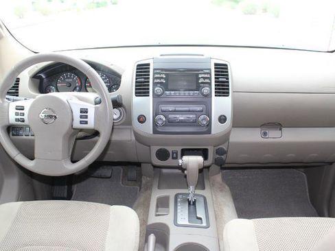 Used 2014 Nissan Frontier SV image 15