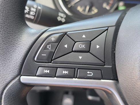 Used 2020 Nissan Rogue S FWD image 21