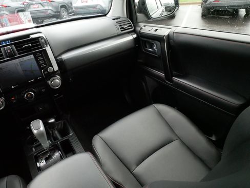 Certified 2024 Toyota 4Runner TRD Off-Road Premium w/ Off Road Premium Plus Package AWD/4WD image 11