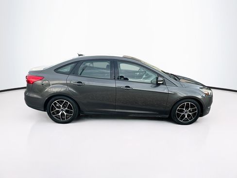 Used 2017 Ford Focus SE FWD image 10