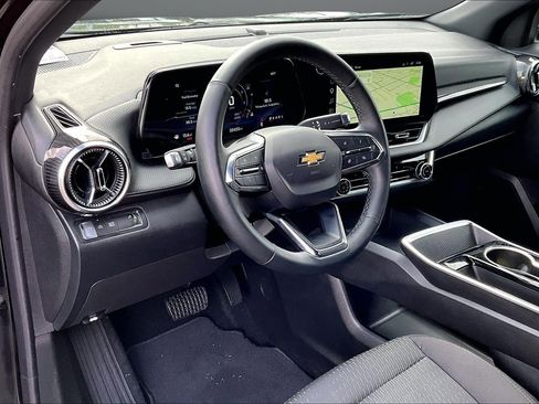Used 2025 Chevrolet Equinox LT FWD image 16
