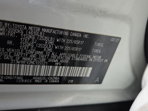Used 2021 Toyota RAV4 XLE w/ Convenience Package FWD image 17