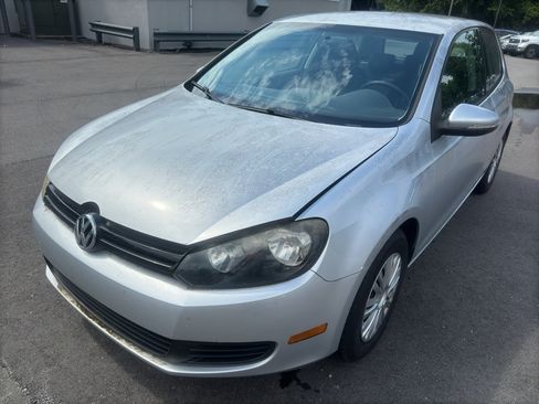 Used 2010 Volkswagen Golf 2-Door FWD image 2