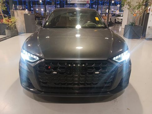 Used 2022 Audi S8 AWD/4WD image 3
