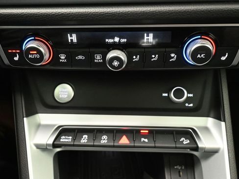 Used 2020 Audi Q3 2.0T Premium Plus w/ Premium Plus Package image 16