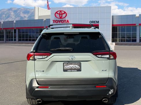 Used 2021 Toyota RAV4 XLE Premium FWD image 4