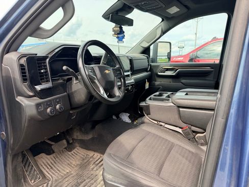 Used 2024 Chevrolet Silverado 2500 LT AWD/4WD image 6