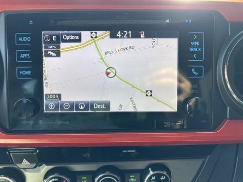 Used 2018 Toyota Tacoma TRD Sport AWD/4WD image 10