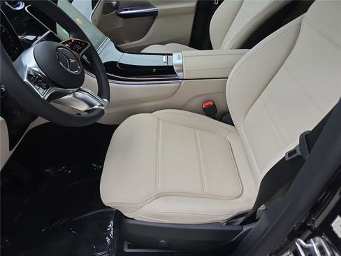 Used 2026 Mercedes-Benz GLC 300 4MATIC image 24