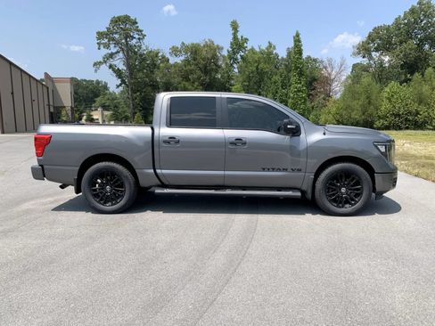 Used 2019 Nissan Titan SV w/ SV Convenience Package RWD image 8