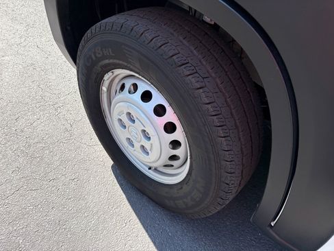 Used 2025 RAM ProMaster 2500 w/ Convenience Group image 29