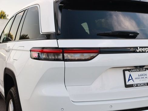 New 2026 Jeep Grand Cherokee Laredo RWD image 10