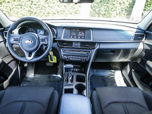Used 2018 Kia Optima LX FWD image 12