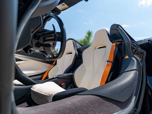 Used 2025 McLaren 750S Spider RWD image 23