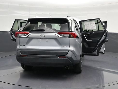 Used 2022 Toyota RAV4 XLE FWD image 39