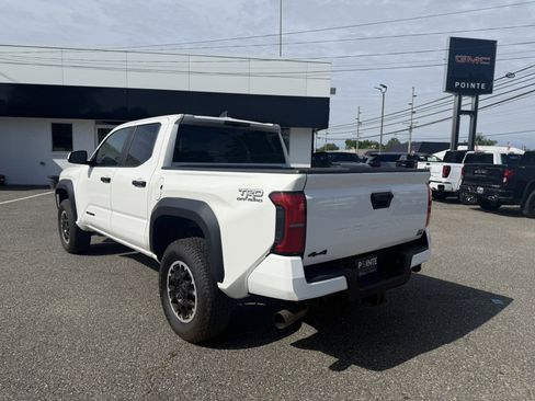 Used 2024 Toyota Tacoma TRD Off-Road AWD/4WD image 5