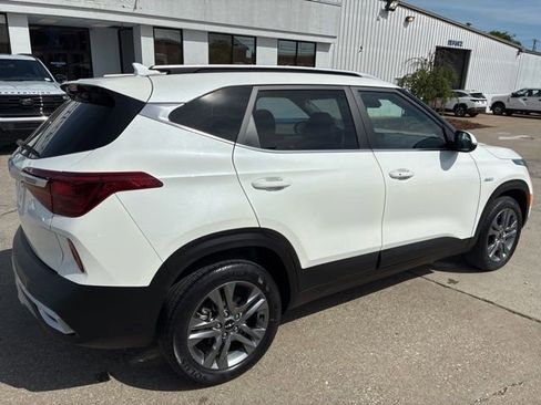 Used 2023 Kia Seltos S w/ Navigation Package AWD/4WD image 8