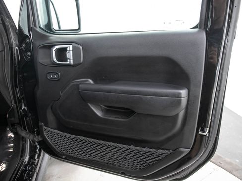 Used 2024 Jeep Wrangler Unlimited AWD/4WD image 11
