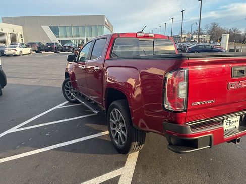 Used 2018 GMC Canyon Denali image 4