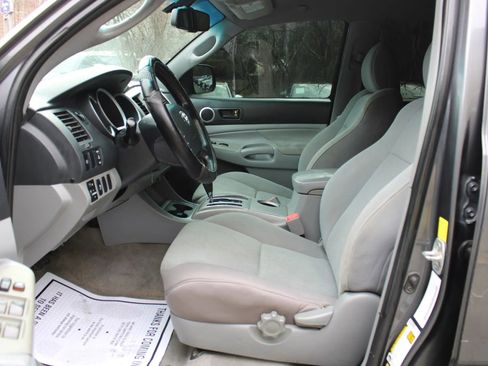 Used 2011 Toyota Tacoma PreRunner w/ TRD Sport Pkg w/JBL Audio image 19