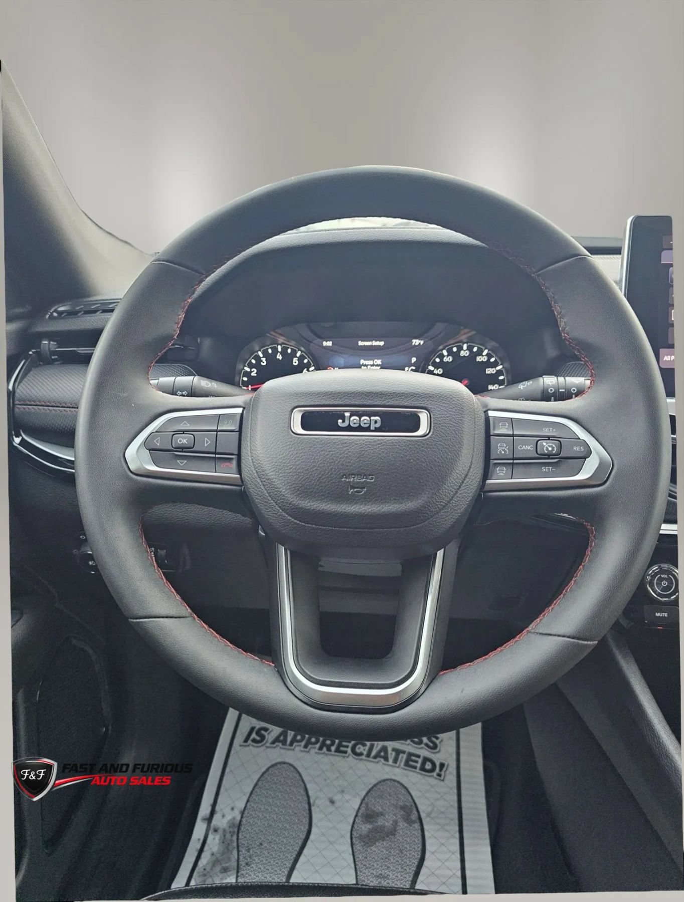 Used 2025 Jeep Compass Trailhawk AWD/4WD image 12