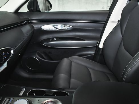 Used 2025 Genesis GV70 2.5T w/ Select Package image 45