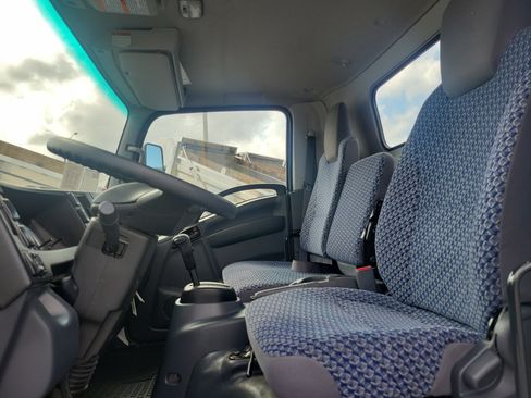 Used 2024 Isuzu NPR image 11