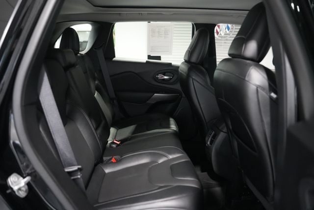 Used 2022 Jeep Cherokee Limited AWD/4WD image 17