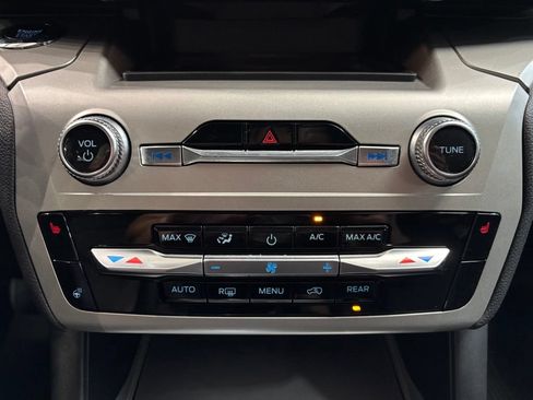 Used 2022 Ford Explorer XLT w/ Equipment Group 202A AWD/4WD image 20
