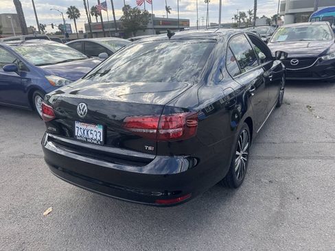 Used 2016 Volkswagen Jetta Sport FWD image 4