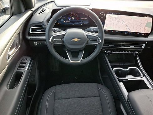 New 2026 Chevrolet Traverse LT w/ LPO, Floor Liner Package image 7