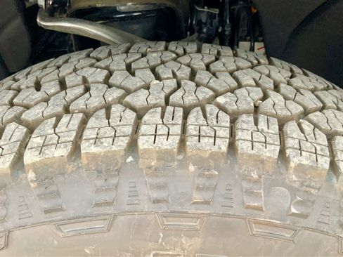 New 2025 GMC Sierra 1500 SLE w/ Preferred Package image 13