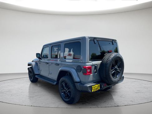 Used 2022 Jeep Wrangler Unlimited Sahara AWD/4WD image 5