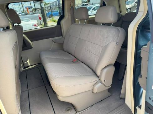 Used 2008 Chrysler Town & Country LX FWD image 13