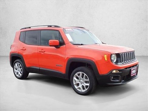 Used 2017 Jeep Renegade Latitude w/ Cold Weather Group AWD/4WD image 6