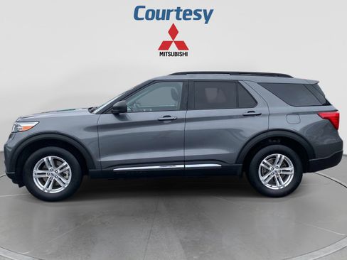 Used 2021 Ford Explorer XLT w/ Equipment Group 202A AWD/4WD image 2