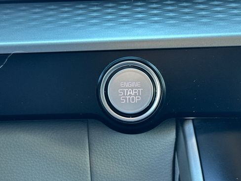 Used 2023 Kia Carnival LX FWD image 24
