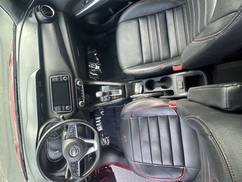 Used 2019 Nissan Kicks SR w/ SR Premium Package FWD image 13