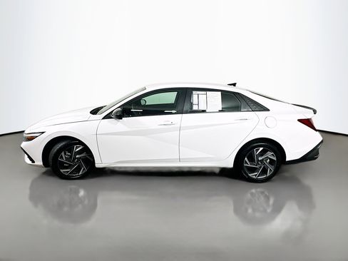 Used 2025 Hyundai Elantra Sport FWD image 4