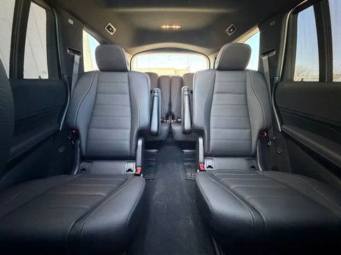 Used 2025 Mercedes-Benz GLS 450 4MATIC image 32