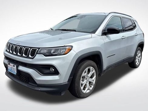 Used 2024 Jeep Compass Latitude AWD/4WD image 5