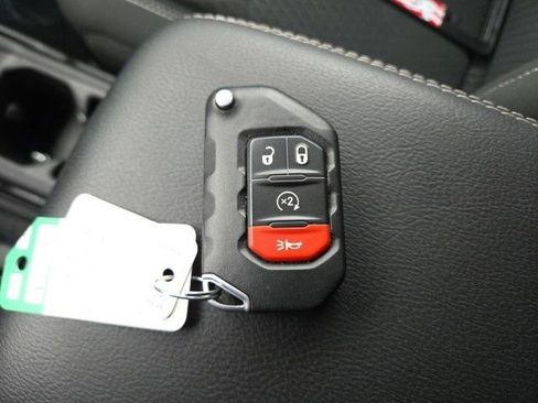 Used 2021 Jeep Wrangler Unlimited Sahara image 10