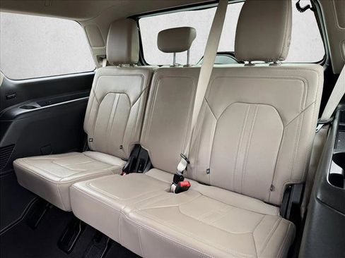 Used 2024 Ford Expedition Limited image 18