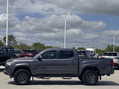 Used 2023 Toyota Tacoma SR5 w/ Technology Package AWD/4WD image 3
