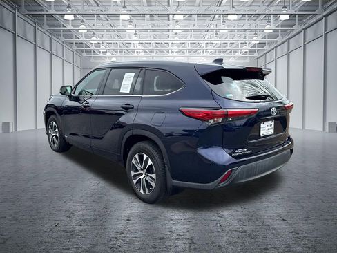 Used 2022 Toyota Highlander XLE image 5