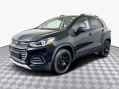 Used 2020 Chevrolet Trax LT w/ LT Convenience Package image 4