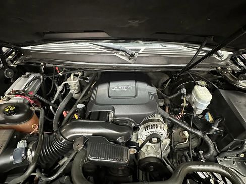 Used 2011 Chevrolet Avalanche LTZ RWD image 26