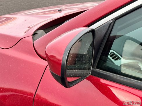 Used 2018 Jeep Compass Latitude w/ Cold Weather Group image 10