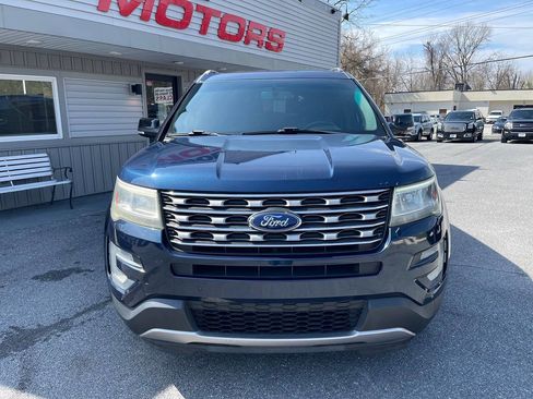 Used 2017 Ford Explorer XLT w/ Equipment Group 202A image 2