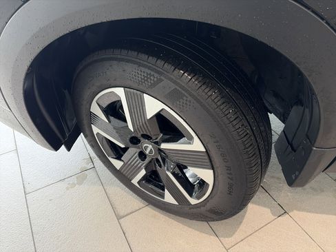 Used 2025 Nissan Kicks SV w/ SV Premium Package AWD/4WD image 11